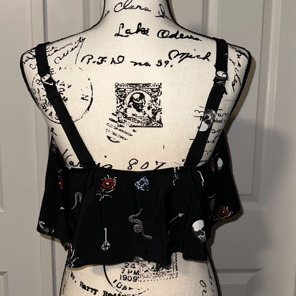 Discontinued Torrid skull & snake bathing suit top - Picture 5 of 11